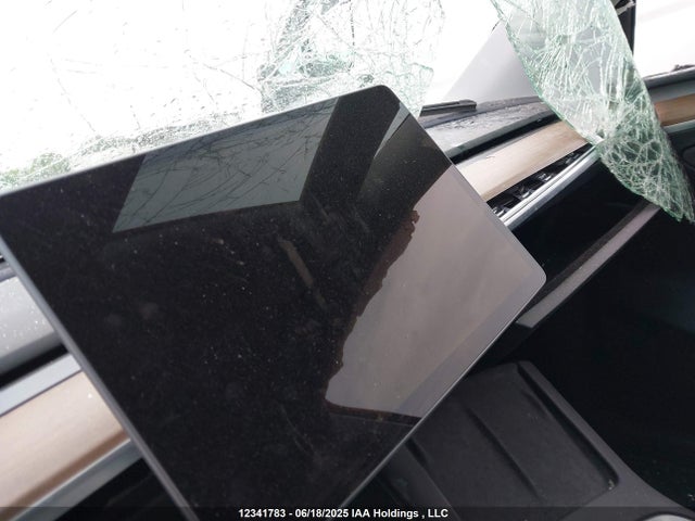 Tesla Model Y 2024 7SAYGDEE7RF065469 Image 7