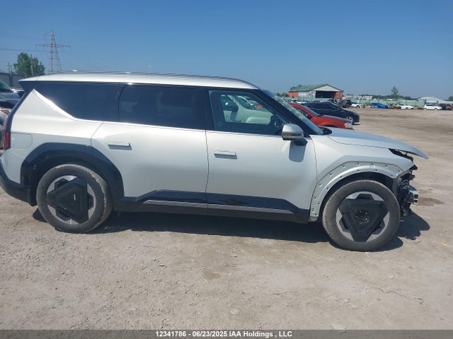 KNDADFS58R6049185 KIA 2024