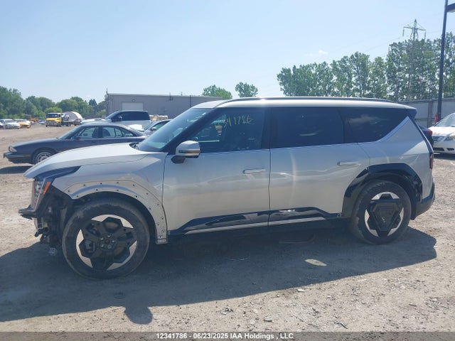 KNDADFS58R6049185 KIA 2024