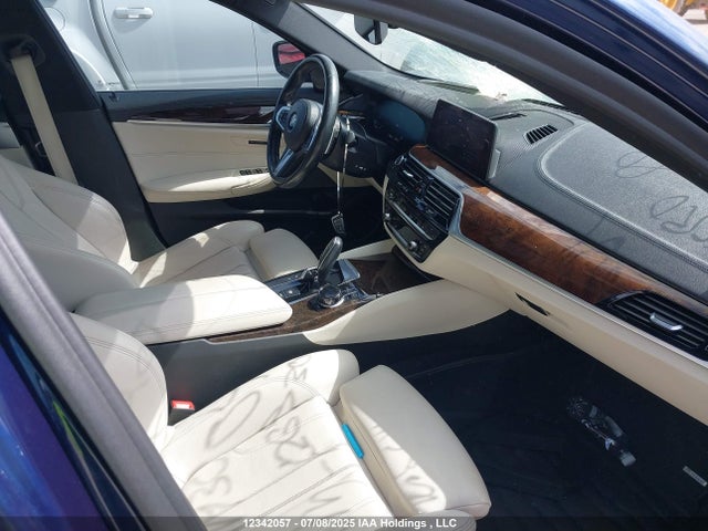 WBAJE7C56KWW43004 BMW 540I