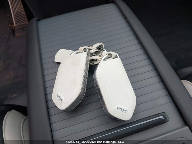 KNDAEFS51S6055171 KIA ev9
