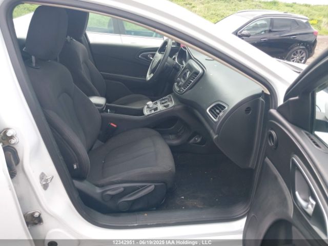 1C3CCCFB6FN625663 Chrysler 200