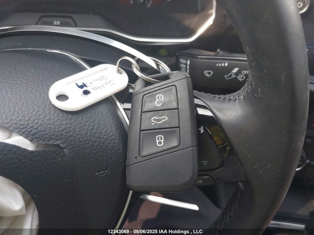 3VWE57BU0KM163647 Volkswagen 1.8 tsi