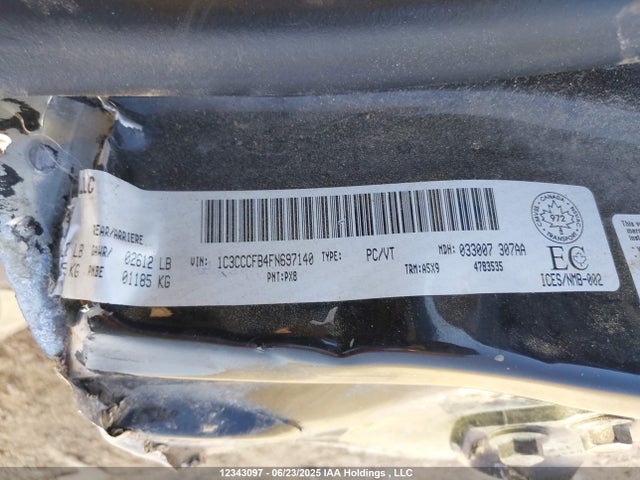1C3CCCFB4FN697140 Chrysler 2015