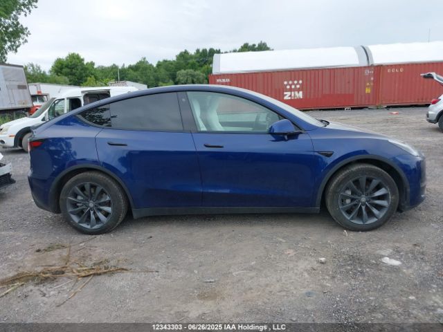 7SAYGAEE6NF429129 Tesla Model Y