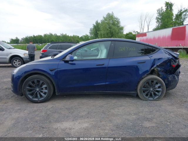 7SAYGAEE6NF429129 Tesla Model Y