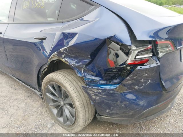 7SAYGAEE6NF429129 Tesla Model Y