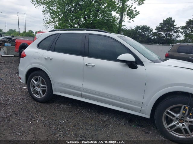Porsche 2014 2014 WP1AA2A27ELA01454 Image 14