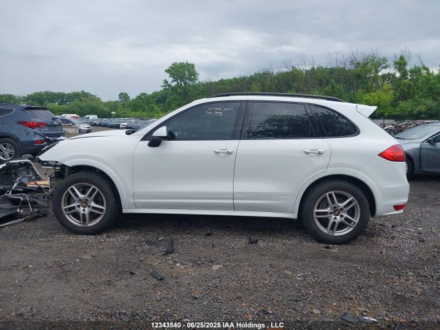 Porsche 2014 2014 WP1AA2A27ELA01454 Image 15
