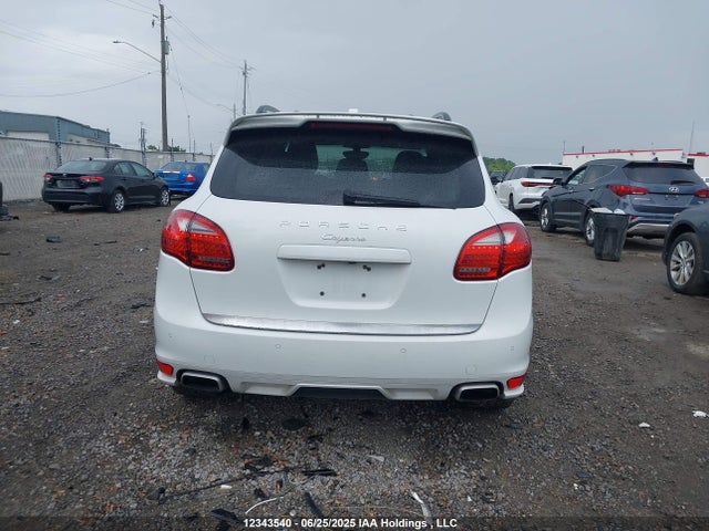 Porsche 2014 2014 WP1AA2A27ELA01454 Image 17