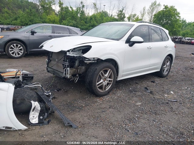 Porsche 2014 2014 WP1AA2A27ELA01454 Image 2