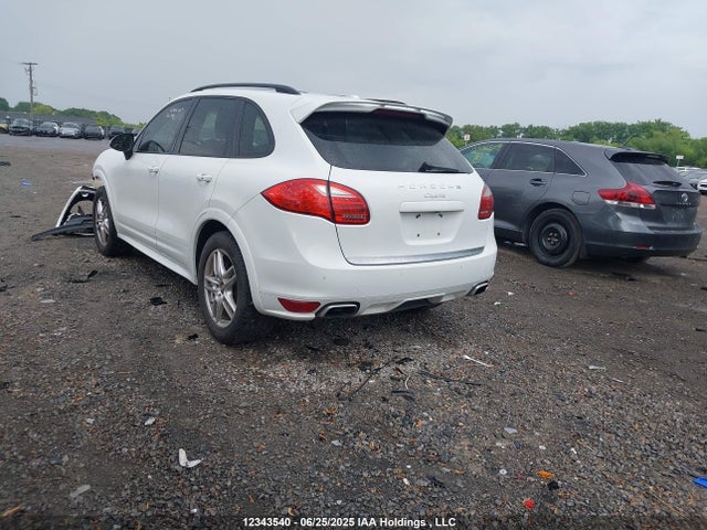 Porsche 2014 2014 WP1AA2A27ELA01454 Image 3