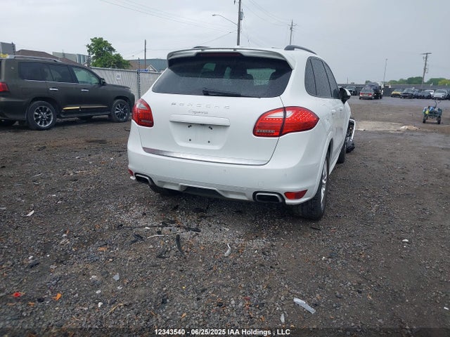 Porsche 2014 2014 WP1AA2A27ELA01454 Image 4