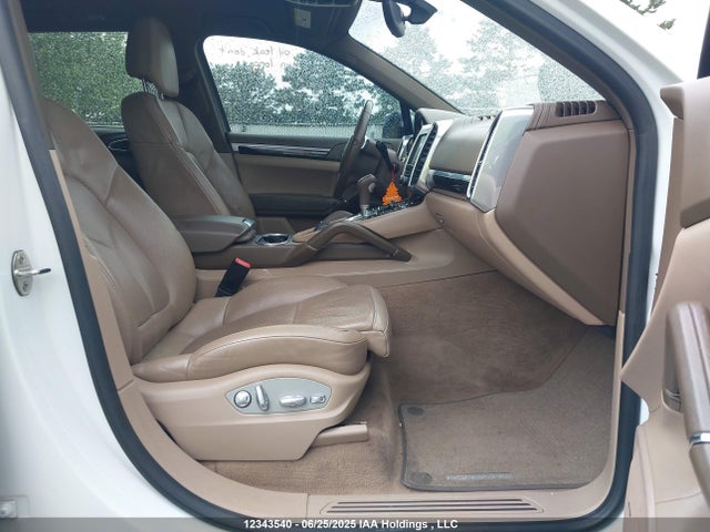 Porsche 2014 2014 WP1AA2A27ELA01454 Image 5