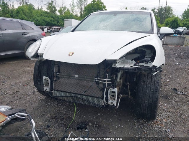 Porsche 2014 2014 WP1AA2A27ELA01454 Image 6