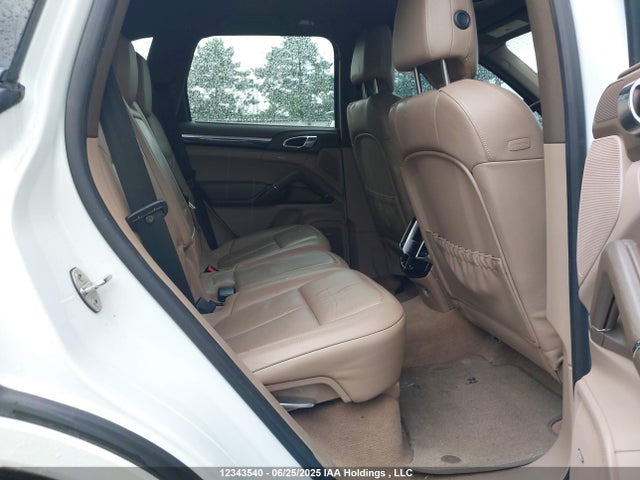 Porsche 2014 2014 WP1AA2A27ELA01454 Image 8