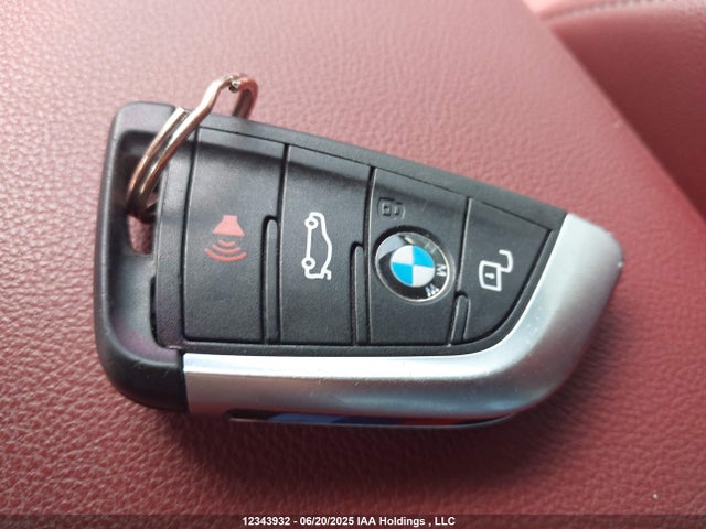 3MW89FF07R8E00902 BMW 330I