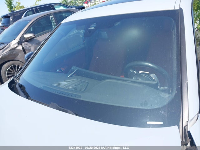 3MW89FF07R8E00902 BMW 330I