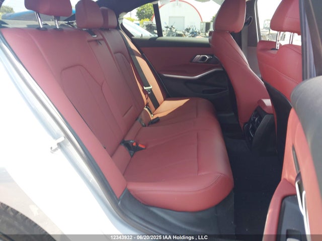 3MW89FF07R8E00902 BMW 330I