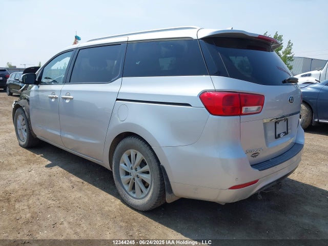 KIA 2018 2018 KNDMB5C17J6375637 Image 3