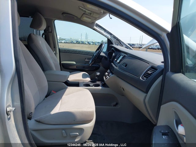 KIA 2018 2018 KNDMB5C17J6375637 Image 5