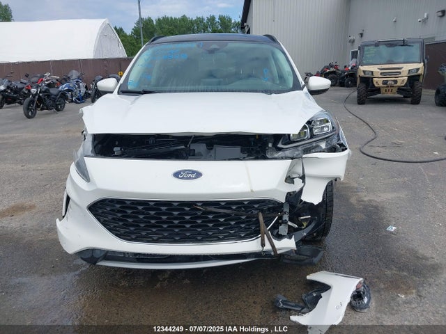 1FMCU9J99NUA68828 Ford gtdi 240ps