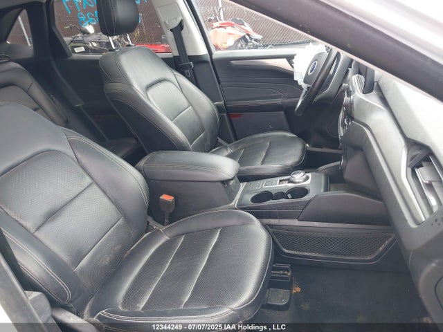 1FMCU9J99NUA68828 Ford gtdi 240ps