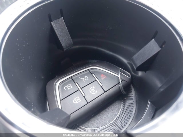 1GYKPVRK4RZ116438 Cadillac x0d + ec6