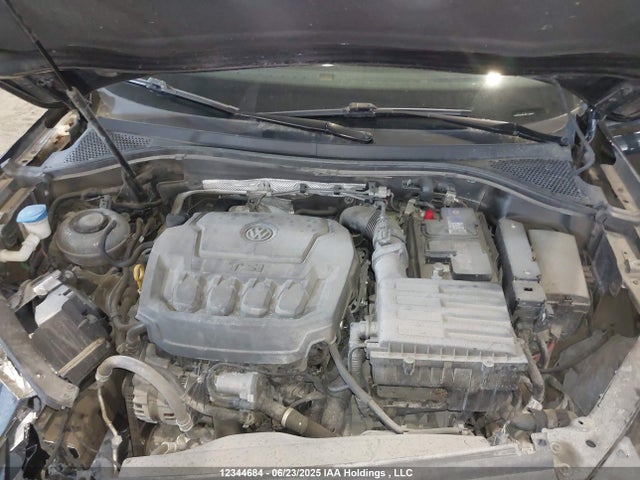 3VV2B7AXXJM118807 Volkswagen Tiguan