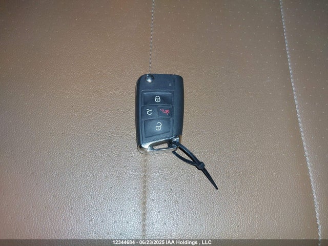 3VV2B7AXXJM118807 Volkswagen Tiguan