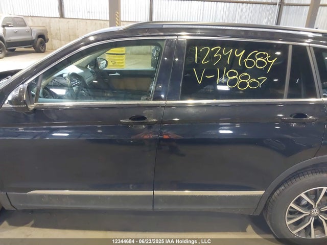 3VV2B7AXXJM118807 Volkswagen Tiguan