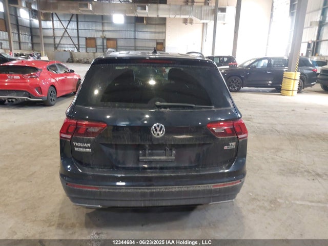 3VV2B7AXXJM118807 Volkswagen Tiguan