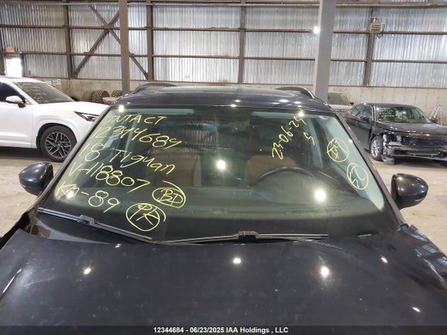 3VV2B7AXXJM118807 Volkswagen Tiguan