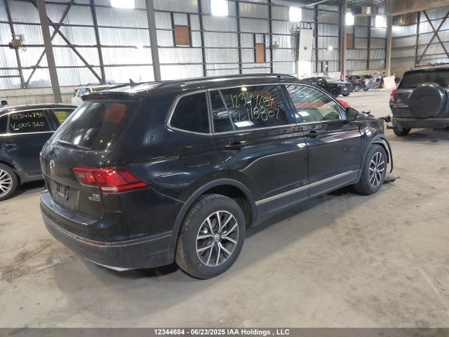 3VV2B7AXXJM118807 Volkswagen Tiguan