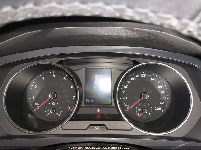 3VV2B7AXXJM118807 Volkswagen Tiguan