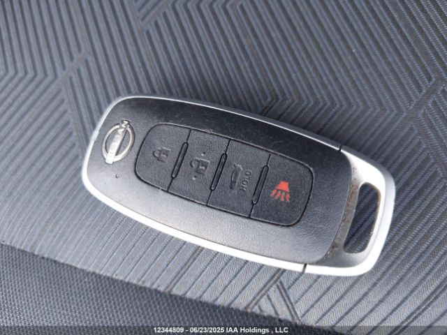 3N1CN8EV6PL813621 Nissan Versa