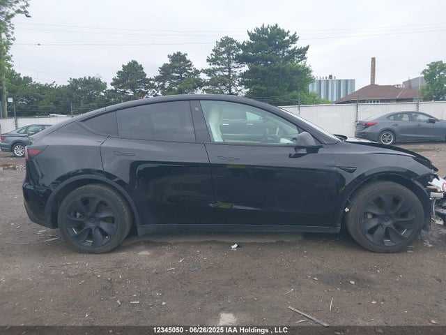 5YJYGDEE1MF240885 Tesla Model Y