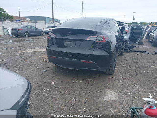 5YJYGDEE1MF240885 Tesla Model Y
