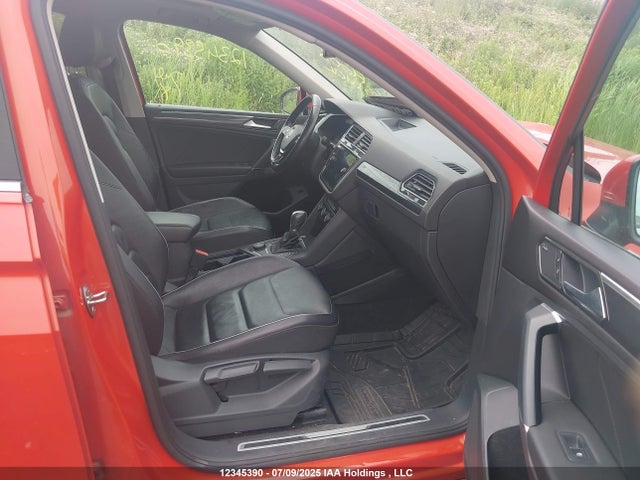 3VV4B7AX9JM012759 Volkswagen Tiguan