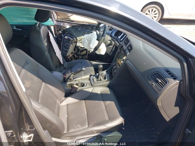 3VWB17AU8JM268726 Volkswagen 2018