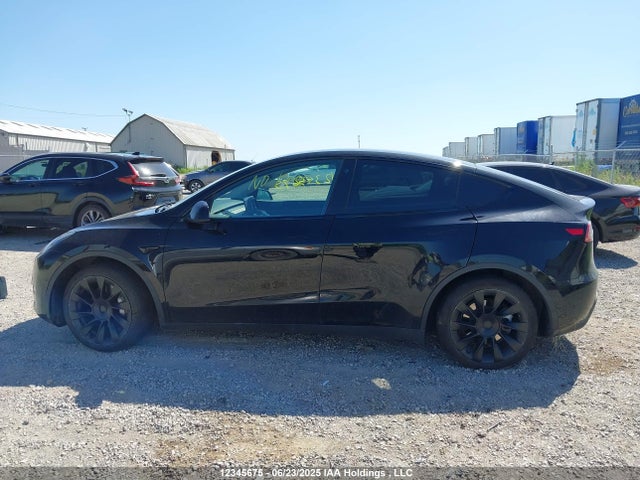 7SAYGDEE9NF424105 Tesla Model Y