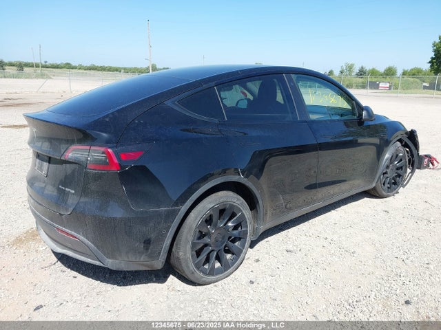 7SAYGDEE9NF424105 Tesla Model Y