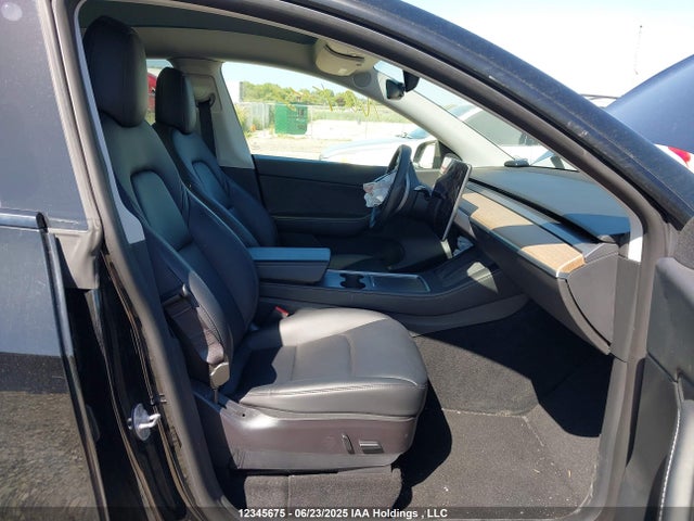 7SAYGDEE9NF424105 Tesla Model Y