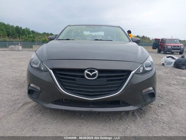 3MZBM1U79FM209346 Mazda pe