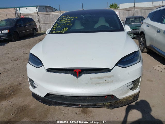5YJXCAE43HF075828 Tesla 2017