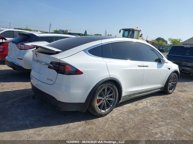 5YJXCAE43HF075828 Tesla 2017