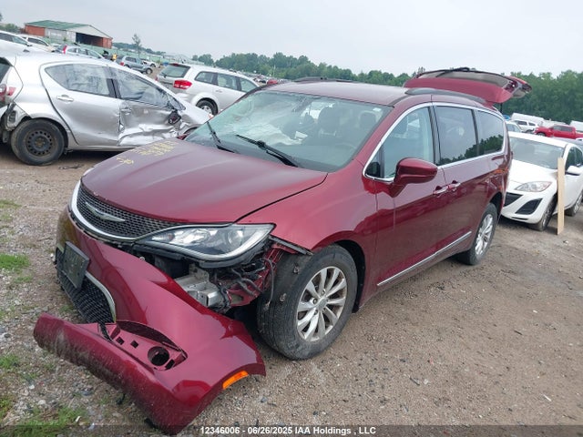 2C4RC1BG2HR561378 Chrysler Pacifica