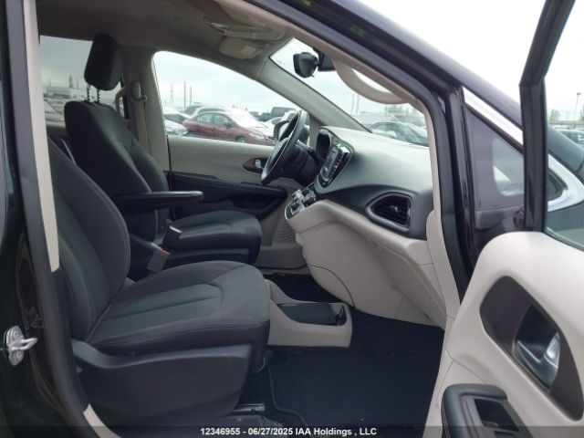2C4RC1CG8HR689025 Chrysler Pacifica