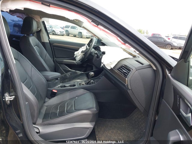 3VWG57BU2MM028164 Volkswagen tsi