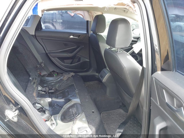 3VWG57BU2MM028164 Volkswagen tsi